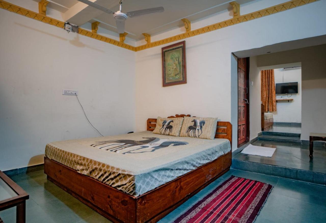 Hotel Ambavgarh Palace Udaipur Exterior foto