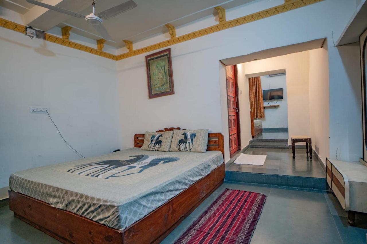 Hotel Ambavgarh Palace Udaipur Exterior foto