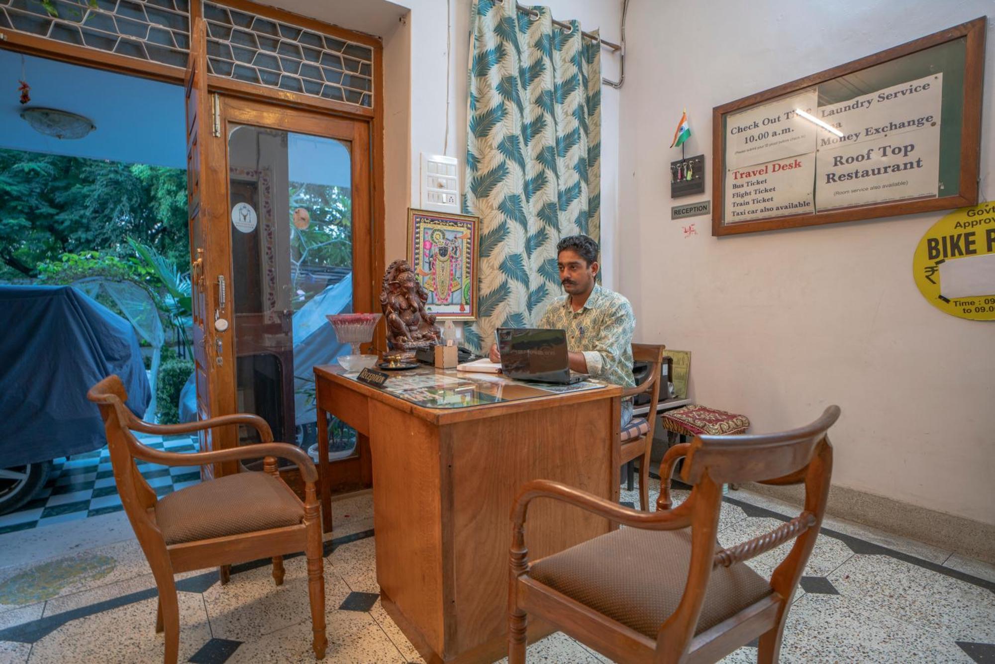 Hotel Ambavgarh Palace Udaipur Exterior foto