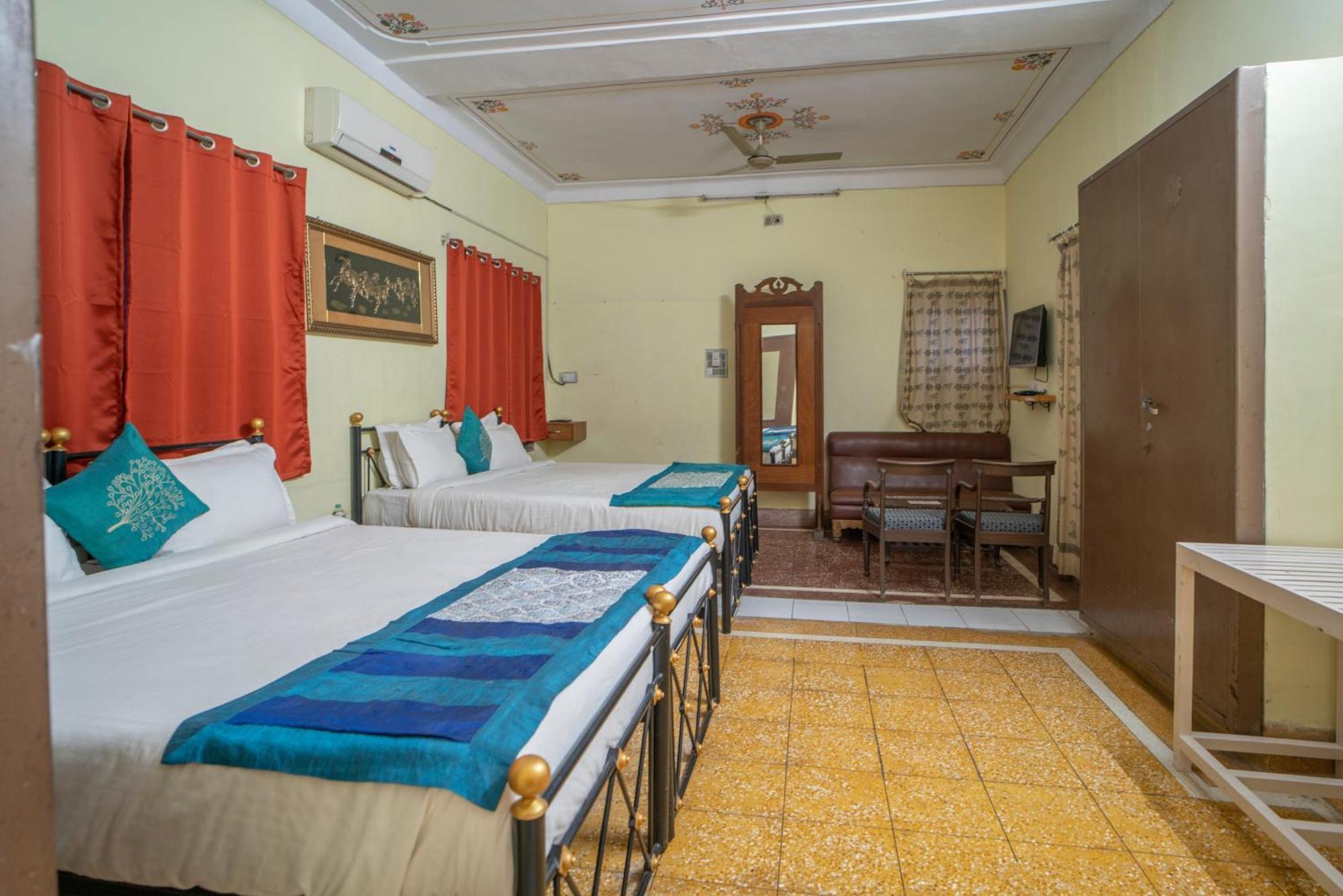 Hotel Ambavgarh Palace Udaipur Exterior foto