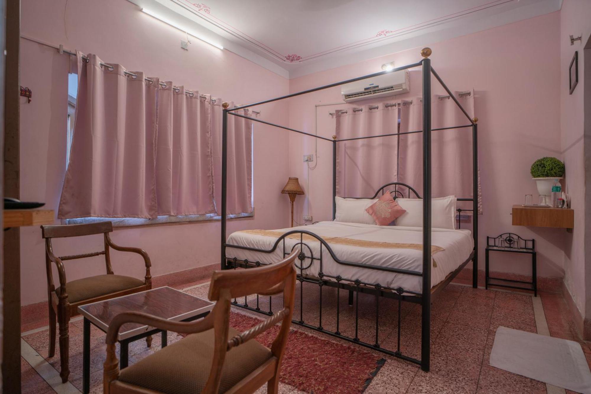 Hotel Ambavgarh Palace Udaipur Exterior foto